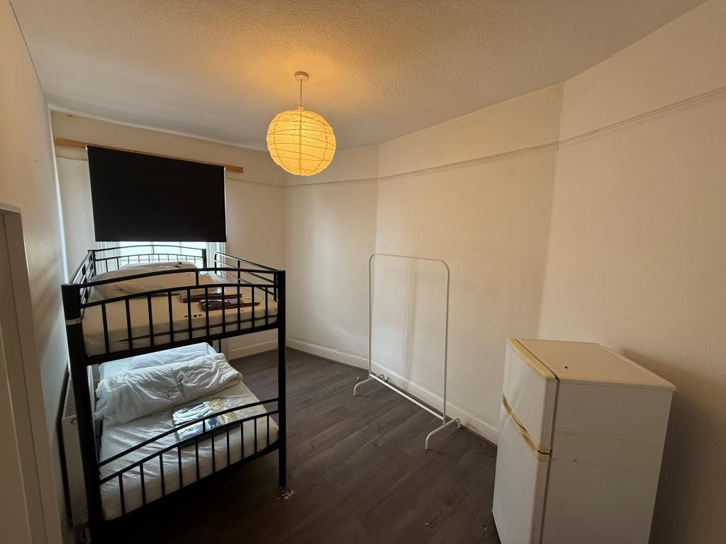 Lot: 126 - SUBSTANTIAL PERIOD PROPERTY WITH PLANNING FOR SEVEN FLATS - Bedroom ten